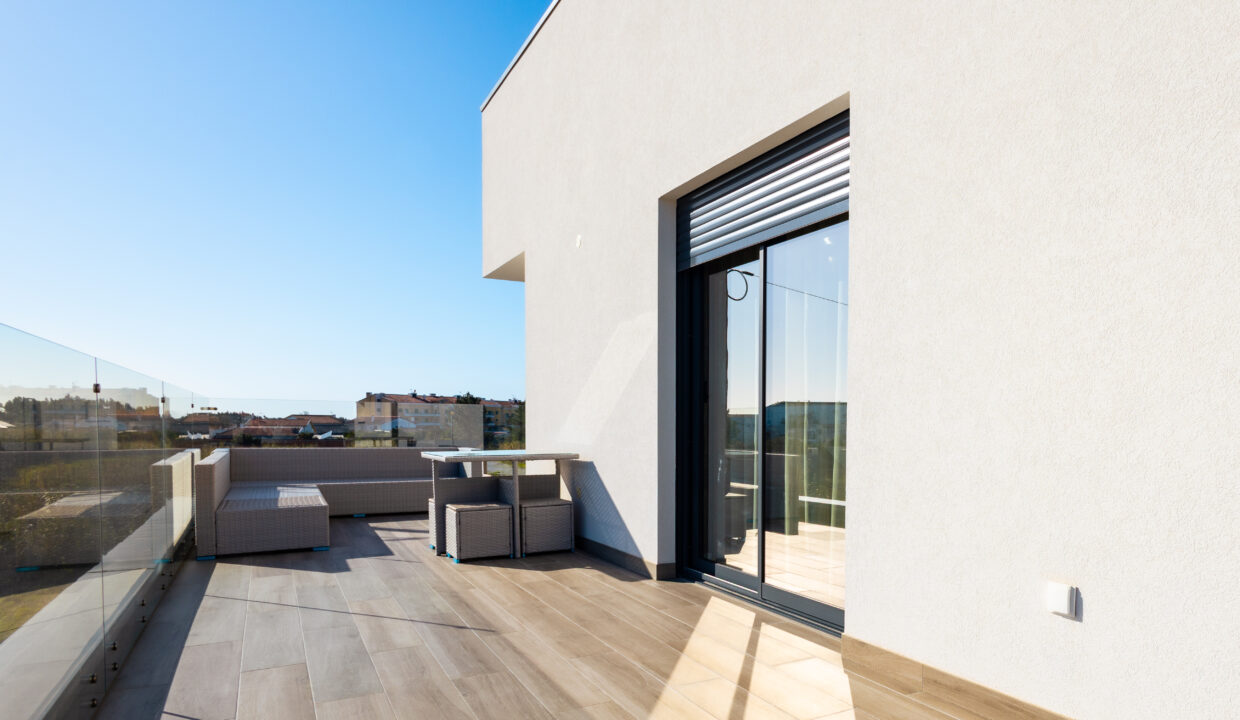 Apartamento T3 Duplex Mira-24
